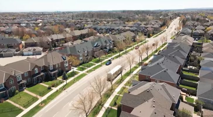 [온타리오주 옥빌. Unsplash @Cht Gsml]