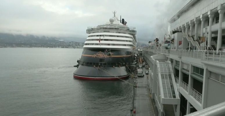 [급작스런 항공편 취소가 일상이 되어버린 상황에서 여행자 보험의 보장 내용 확인이 절실해졌다. Youtube @CTV News캡처]