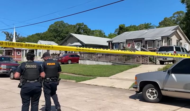 [루이지애나 슈리브포트서 총기 난사 사건 현장. Youtube @Eyewitness News ABC7NY캡처]