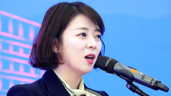 지난 6일 서울 송파구 올림픽회관에서 열린 재개관식에서 배현진 의원이 인사하고 있다. 연합뉴스