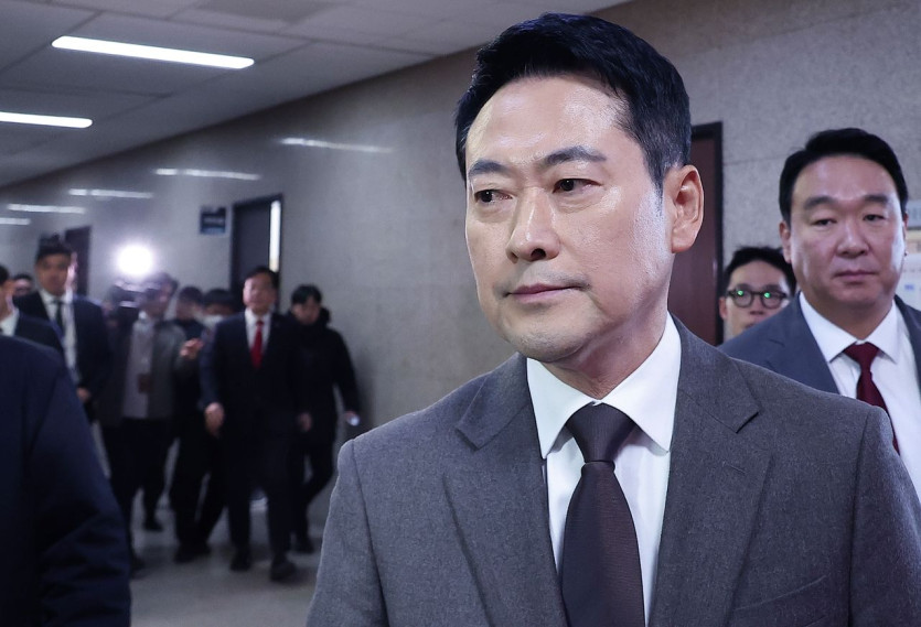 장동혁 국민의힘 대표가 29일 오전 국회에서 최고위원회의를 마친 뒤 이동하고 있다. 임현동 기자 [출처:중앙일보] 