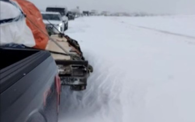 앨버타 '봄철 눈폭풍'에 수백 명 도로 위에서 밤새 고립 사투