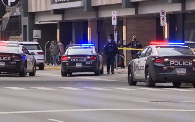 해밀턴 쇼핑몰 내 총격 '16세 소년 사망'